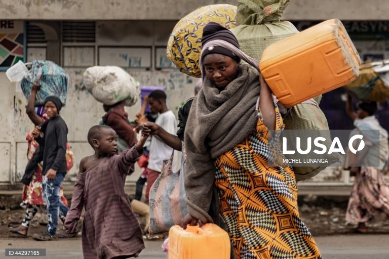 RD Congo: Pessoas fogem dos combates em Mugini