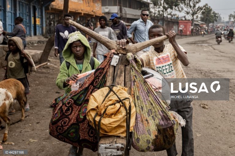 RD Congo: Pessoas fogem dos combates em Mugini