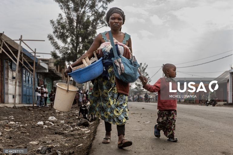 RD Congo: Pessoas fogem dos combates em Mugini