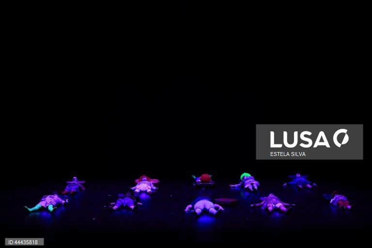 Teatro: Ensaio de imprensa da peça "O Que Carregamos?"