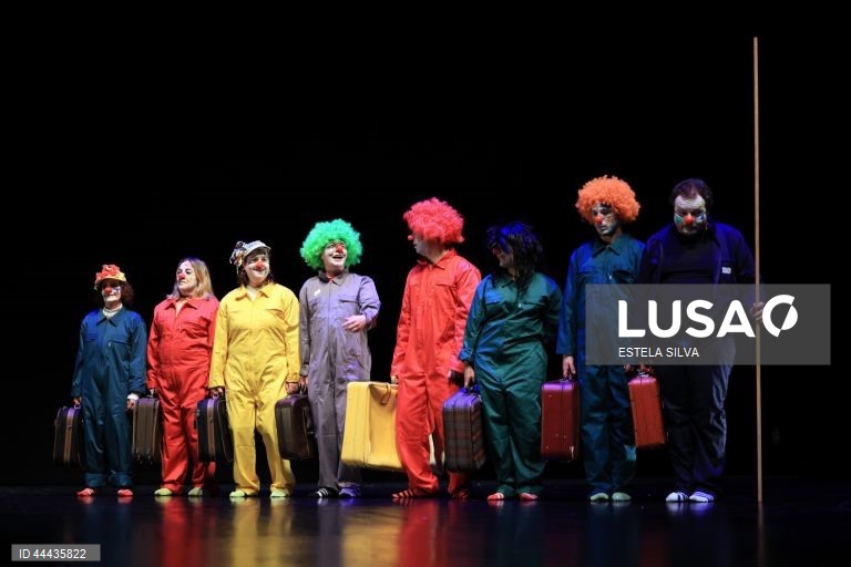 Teatro: Ensaio de imprensa da peça "O Que Carregamos?"