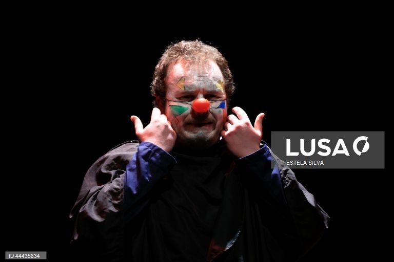 Teatro: Ensaio de imprensa da peça "O Que Carregamos?"