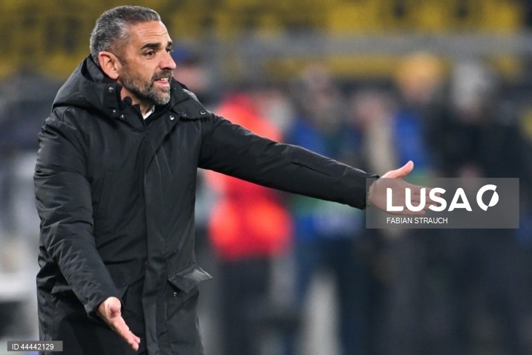O Sporting foi hoje eliminado da Liga dos Campeões em futebol, ao empatar a zero no reduto do Borussia Dortmund, em encontro da segunda mão do play-off de acesso aos oitavos de final.