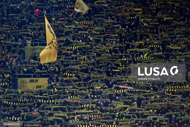 O Sporting foi hoje eliminado da Liga dos Campeões em futebol, ao empatar a zero no reduto do Borussia Dortmund, em encontro da segunda mão do play-off de acesso aos oitavos de final.