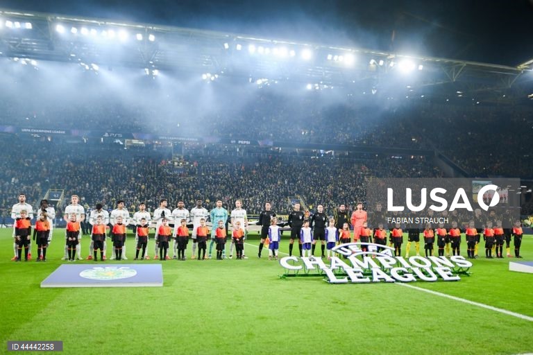 O Sporting foi hoje eliminado da Liga dos Campeões em futebol, ao empatar a zero no reduto do Borussia Dortmund, em encontro da segunda mão do play-off de acesso aos oitavos de final.