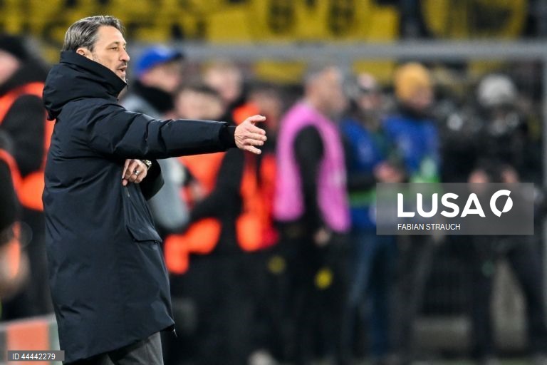 O Sporting foi hoje eliminado da Liga dos Campeões em futebol, ao empatar a zero no reduto do Borussia Dortmund, em encontro da segunda mão do play-off de acesso aos oitavos de final.
