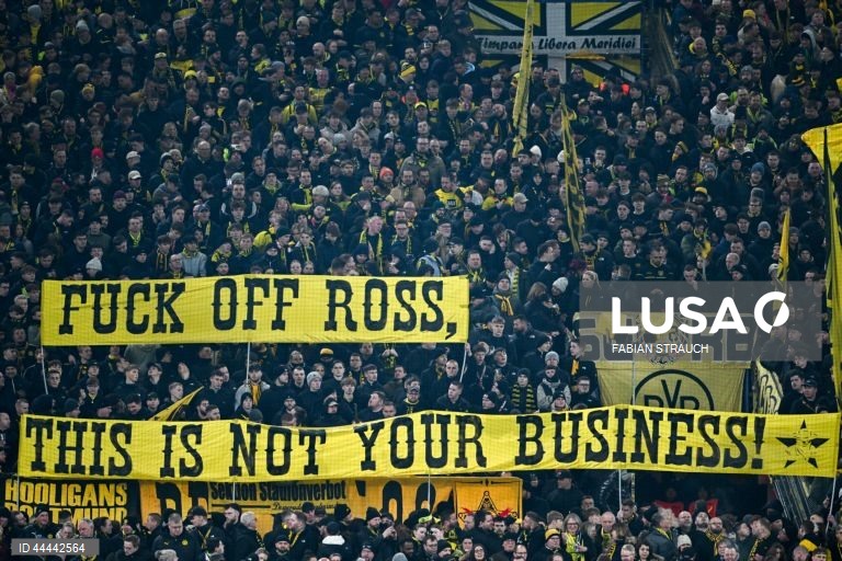 O Sporting foi hoje eliminado da Liga dos Campeões em futebol, ao empatar a zero no reduto do Borussia Dortmund, em encontro da segunda mão do play-off de acesso aos oitavos de final.