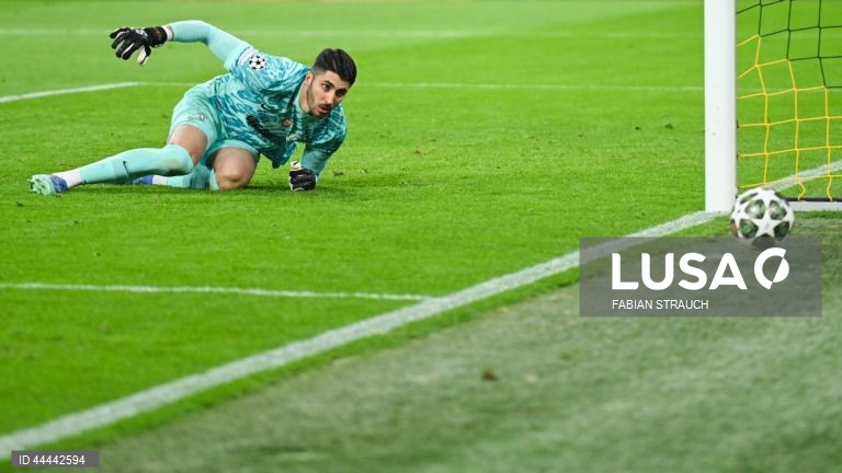 O Sporting foi hoje eliminado da Liga dos Campeões em futebol, ao empatar a zero no reduto do Borussia Dortmund, em encontro da segunda mão do play-off de acesso aos oitavos de final.