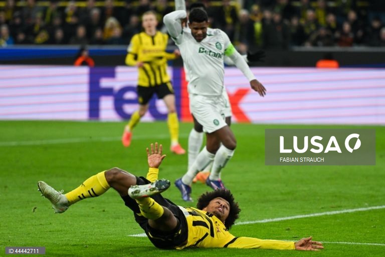 O Sporting foi hoje eliminado da Liga dos Campeões em futebol, ao empatar a zero no reduto do Borussia Dortmund, em encontro da segunda mão do play-off de acesso aos oitavos de final.