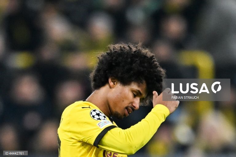 O Sporting foi hoje eliminado da Liga dos Campeões em futebol, ao empatar a zero no reduto do Borussia Dortmund, em encontro da segunda mão do play-off de acesso aos oitavos de final.