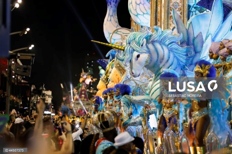 Carnaval de São Paulo 2025 no sambódromo do Anhembi em São Paulo, Brasil.