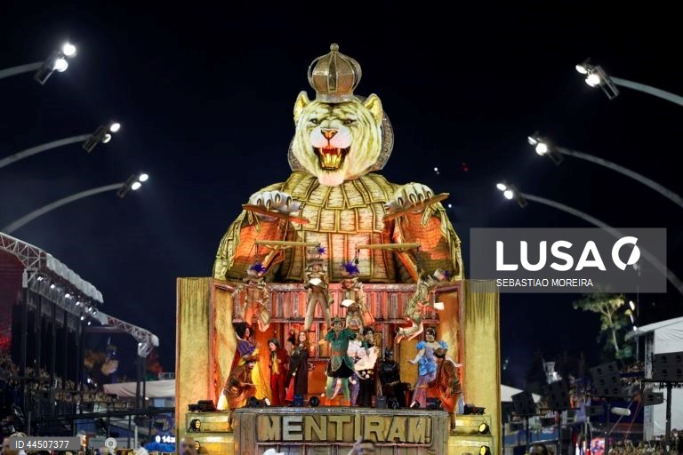 Carnaval de São Paulo 2025 no sambódromo do Anhembi em São Paulo, Brasil.