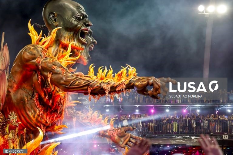 Carnaval de São Paulo 2025 no sambódromo do Anhembi em São Paulo, Brasil.