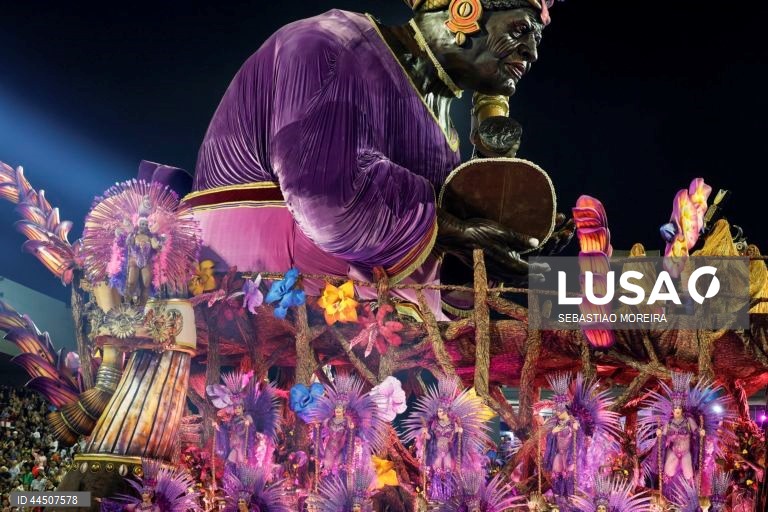 Carnaval de São Paulo 2025 no sambódromo do Anhembi em São Paulo, Brasil.