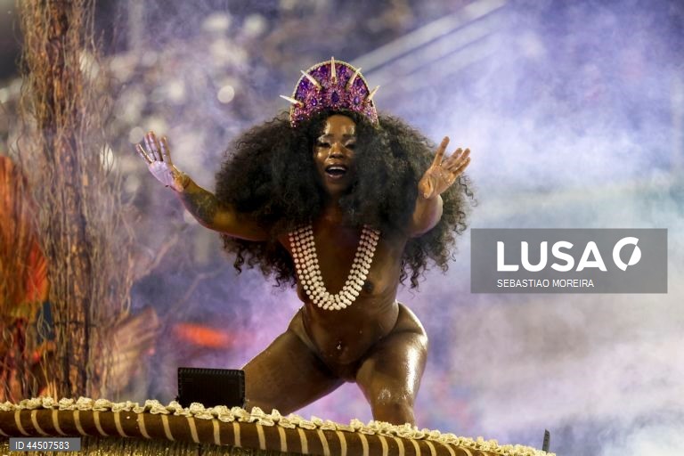 Carnaval de São Paulo 2025 no sambódromo do Anhembi em São Paulo, Brasil.