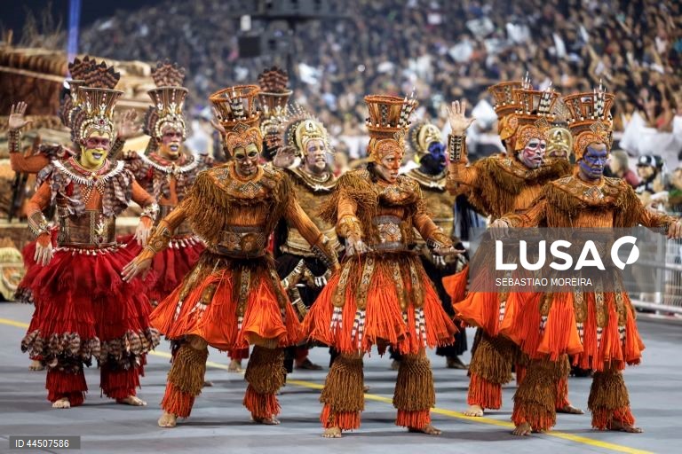 Carnaval de São Paulo 2025 no sambódromo do Anhembi em São Paulo, Brasil.