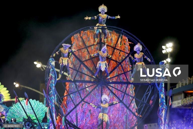 Carnaval de São Paulo 2025 no sambódromo do Anhembi em São Paulo, Brasil.