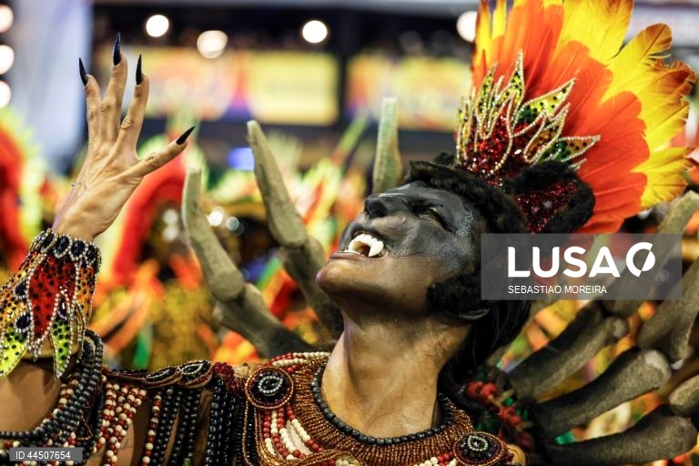 Carnaval de São Paulo 2025 no sambódromo do Anhembi em São Paulo, Brasil.