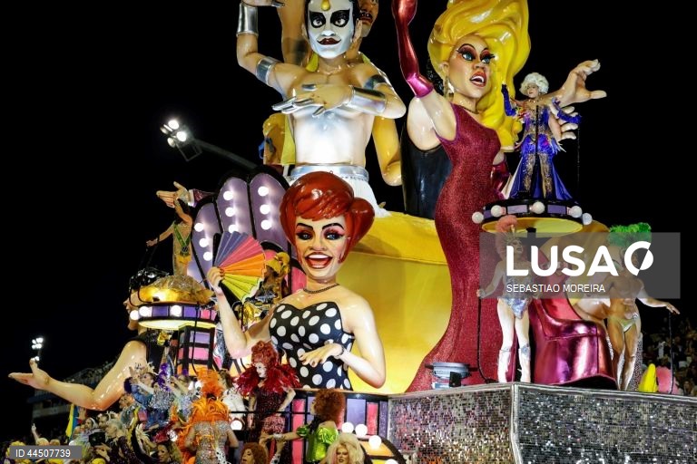 Carnaval de São Paulo 2025 no sambódromo do Anhembi em São Paulo, Brasil.
