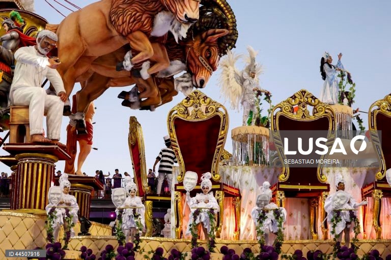 Carnaval de São Paulo 2025 no sambódromo do Anhembi em São Paulo, Brasil.