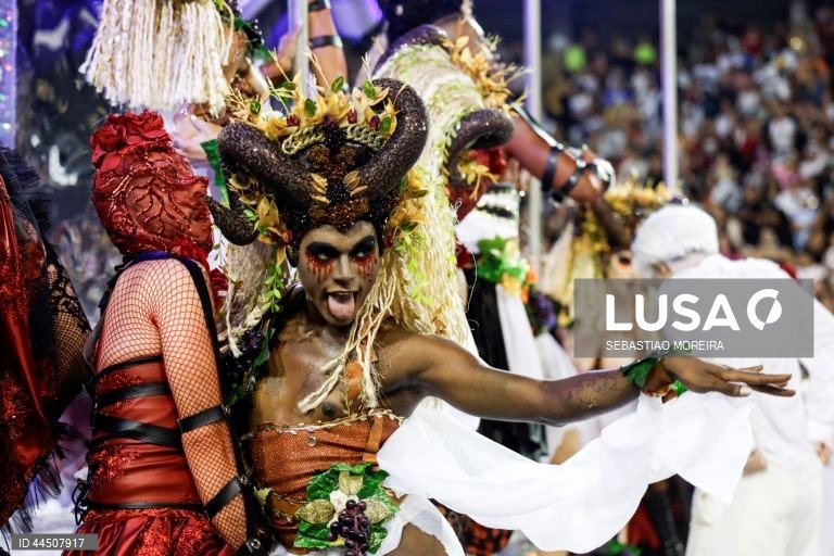 Carnaval de São Paulo 2025 no sambódromo do Anhembi em São Paulo, Brasil.