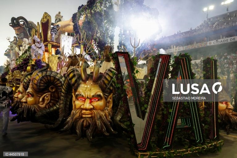 Carnaval de São Paulo 2025 no sambódromo do Anhembi em São Paulo, Brasil.