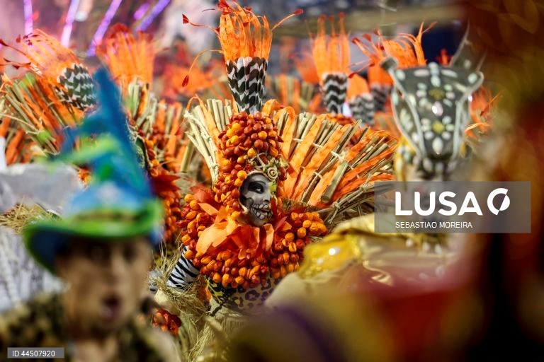 Carnaval de São Paulo 2025 no sambódromo do Anhembi em São Paulo, Brasil.