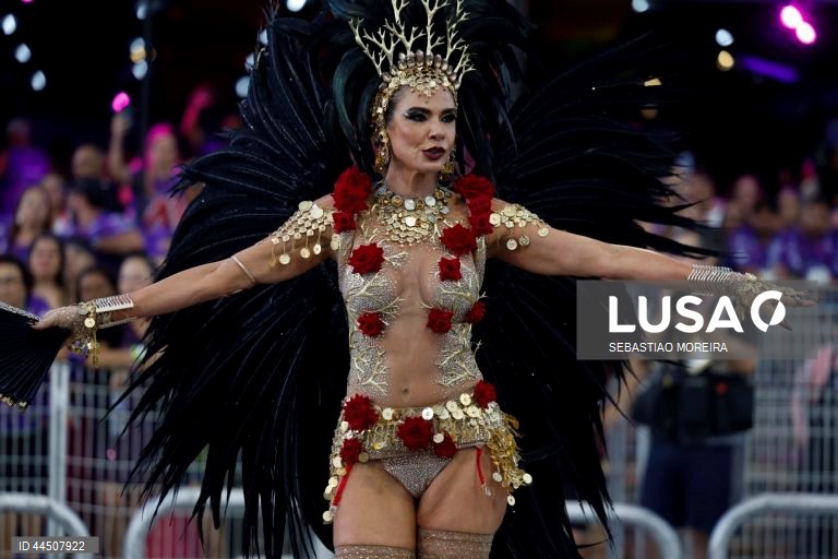 Carnaval de São Paulo 2025 no sambódromo do Anhembi em São Paulo, Brasil.