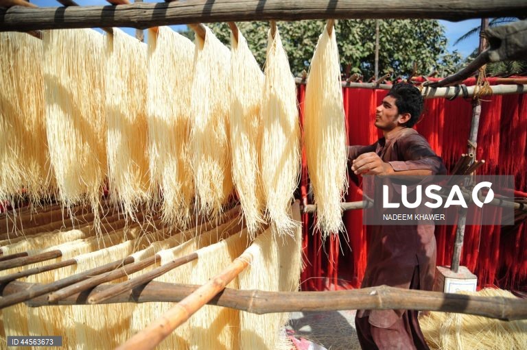 Paquistão: Fábrica em Hyderabad produz aletria para o Ramadão