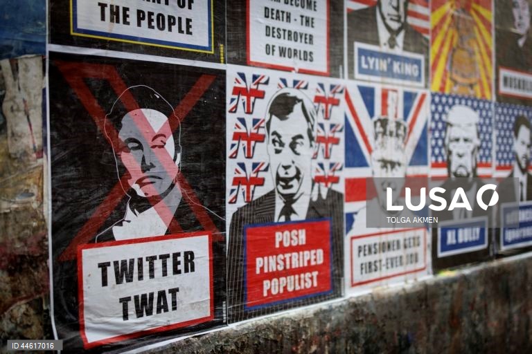 Londres: Cartazes políticos em Brick Lane