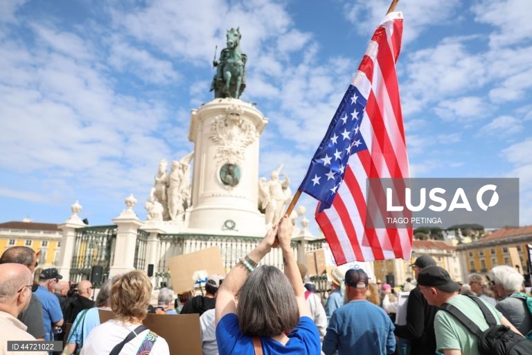 US activists living in Portugal during a demonstration with the common goal of fighting against the political plans of Trump and Elon Musk, and against “the destruction of democratic institutions” in the United States. Many of the activists involved in this protest have ties to the international organization Democrats Abroad, which is linked to the Democratic Party in the United States and aims to mobilize American voters living abroad. Lisbon, Portugal, 05 April 2025. TIGO PETINGA/ LUSA