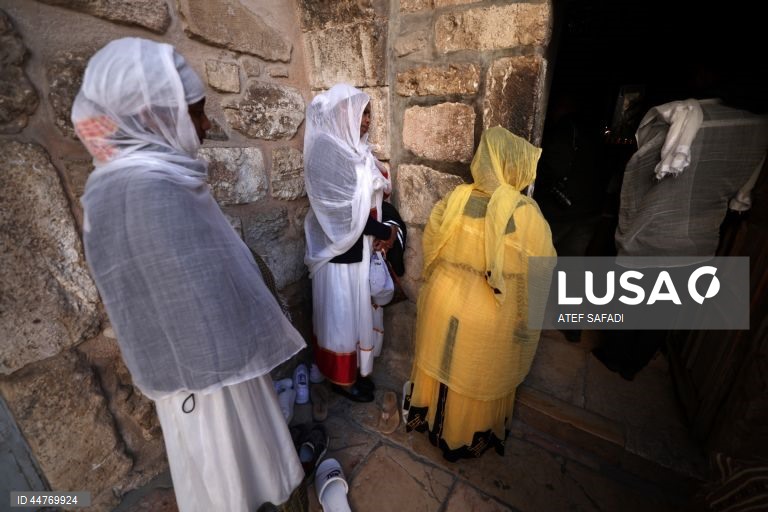 Procissão do Domingo de Ramos na Igreja do Santo Sepulcro, na Cidade Velha de Jerusalém. O Domingo de Ramos é o relato bíblico da entrada de Jesus Cristo em Jerusalém, que dá início à Semana Santa, a última semana da Quaresma. 