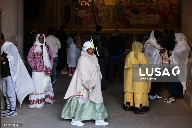Procissão do Domingo de Ramos na Igreja do Santo Sepulcro, na Cidade Velha de Jerusalém. O Domingo de Ramos é o relato bíblico da entrada de Jesus Cristo em Jerusalém, que dá início à Semana Santa, a última semana da Quaresma. 