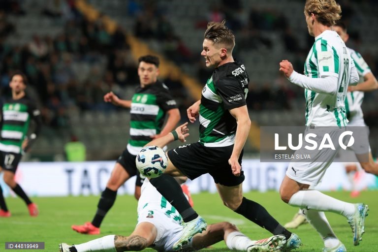  O Sporting voltou a vencer hoje o Rio Ave, agora por 2-1, em Paços de Ferreira, e apurou-se para a final da Taça de Portugal em futebol, com um agregado de 4-1.