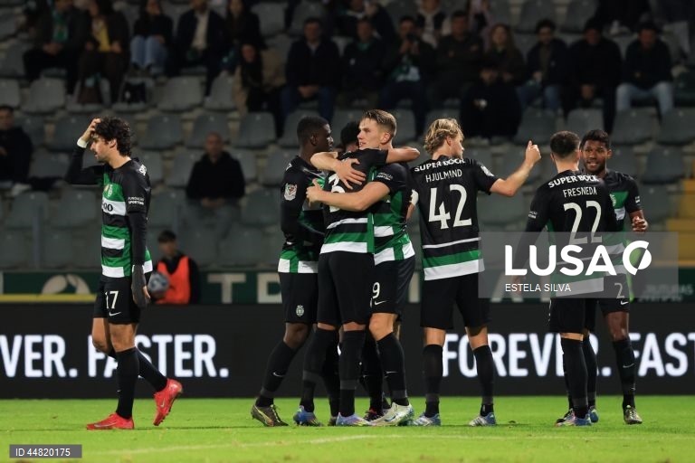  O Sporting voltou a vencer hoje o Rio Ave, agora por 2-1, em Paços de Ferreira, e apurou-se para a final da Taça de Portugal em futebol, com um agregado de 4-1.