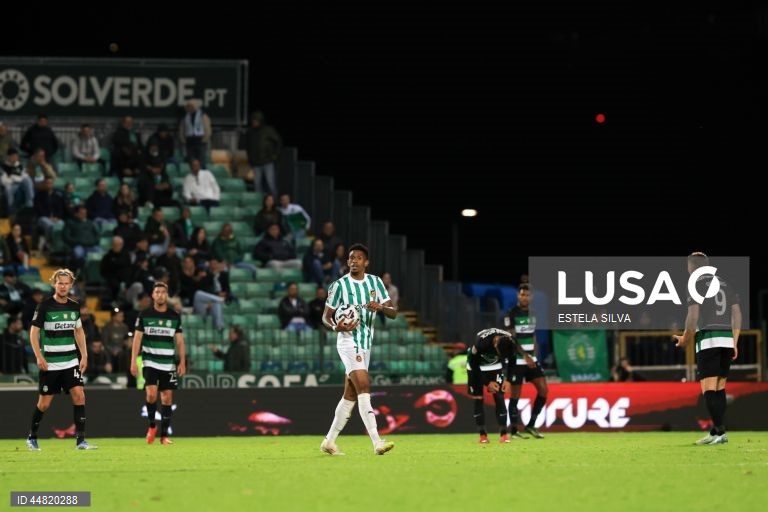  O Sporting voltou a vencer hoje o Rio Ave, agora por 2-1, em Paços de Ferreira, e apurou-se para a final da Taça de Portugal em futebol, com um agregado de 4-1.