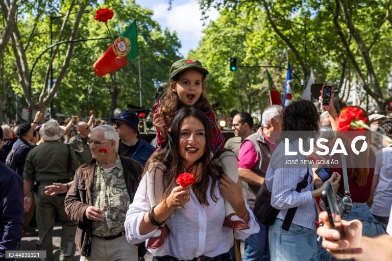 People march in the Liberty Avenue in Lisbon downtown during the celebrations of the 25th April 1974 Carnation Revolution that ended the authoritarian regime of Estado Novo (New State) that ruled the country between 1926 to 1974, Lisbon, 25th April 2025. JOSE SENA GOULAO/ LUSA 