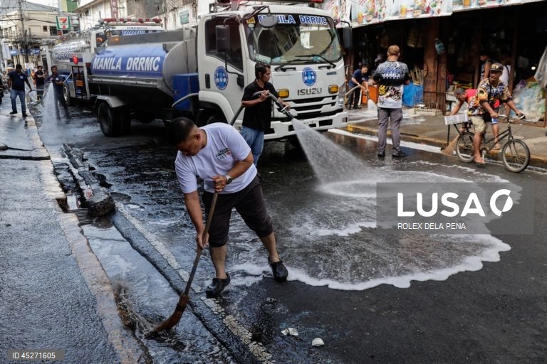 O presidente da Câmara de Manila ordenou a intensificação da recolha de resíduos e das operações de limpeza dos cursos de água, canais e zonas povoadas, depois de ter declarado uma emergência sanitária logo na sua primeira semana como chefe da cidade recém-eleito.  