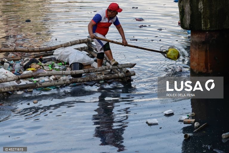 O presidente da Câmara de Manila ordenou a intensificação da recolha de resíduos e das operações de limpeza dos cursos de água, canais e zonas povoadas, depois de ter declarado uma emergência sanitária logo na sua primeira semana como chefe da cidade recém-eleito.  