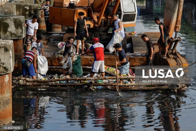 O presidente da Câmara de Manila ordenou a intensificação da recolha de resíduos e das operações de limpeza dos cursos de água, canais e zonas povoadas, depois de ter declarado uma emergência sanitária logo na sua primeira semana como chefe da cidade recém-eleito.  