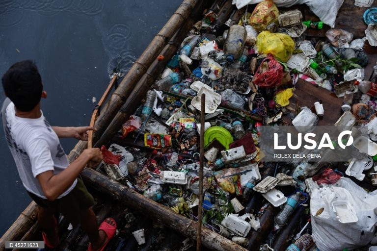 O presidente da Câmara de Manila ordenou a intensificação da recolha de resíduos e das operações de limpeza dos cursos de água, canais e zonas povoadas, depois de ter declarado uma emergência sanitária logo na sua primeira semana como chefe da cidade recém-eleito.  