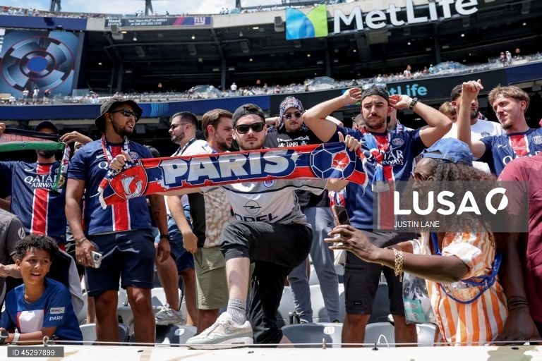 Os franceses do Paris Saint-Germain, campeões europeus em título, qualificaram-se hoje para a final do renovado Mundial de clubes de futebol, ao golear os espanhóis do Real Madrid por 4-0, marcando encontro com Chelsea.