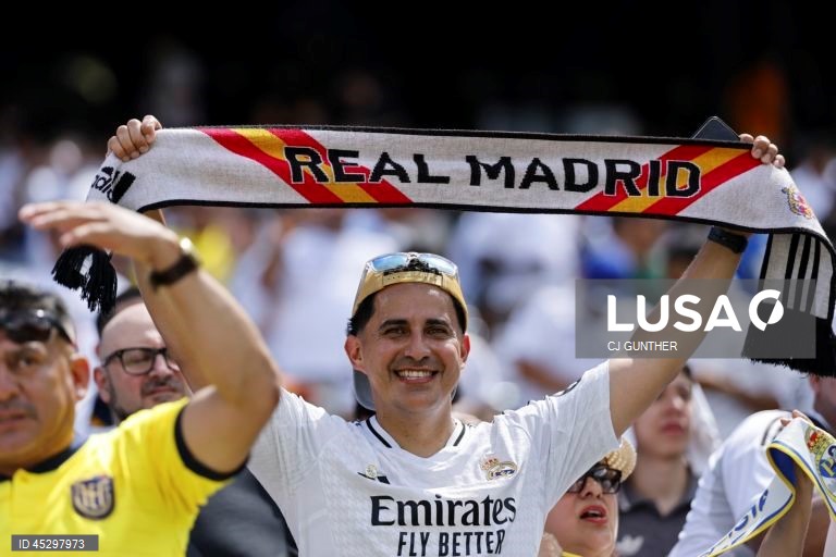 Os franceses do Paris Saint-Germain, campeões europeus em título, qualificaram-se hoje para a final do renovado Mundial de clubes de futebol, ao golear os espanhóis do Real Madrid por 4-0, marcando encontro com Chelsea.