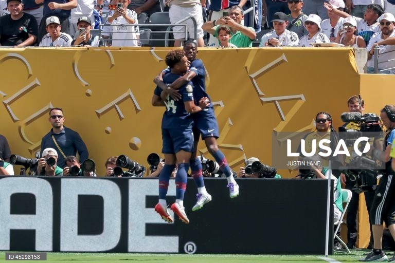 Os franceses do Paris Saint-Germain, campeões europeus em título, qualificaram-se hoje para a final do renovado Mundial de clubes de futebol, ao golear os espanhóis do Real Madrid por 4-0, marcando encontro com Chelsea.