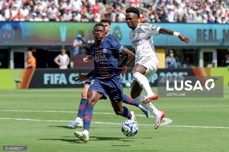 Os franceses do Paris Saint-Germain, campeões europeus em título, qualificaram-se hoje para a final do renovado Mundial de clubes de futebol, ao golear os espanhóis do Real Madrid por 4-0, marcando encontro com Chelsea.