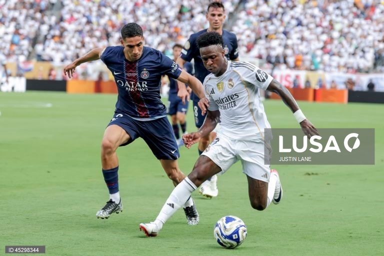 Os franceses do Paris Saint-Germain, campeões europeus em título, qualificaram-se hoje para a final do renovado Mundial de clubes de futebol, ao golear os espanhóis do Real Madrid por 4-0, marcando encontro com Chelsea.