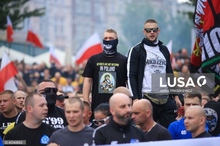 Polónia: Extrema-direita organiza protestos anti-imigração.