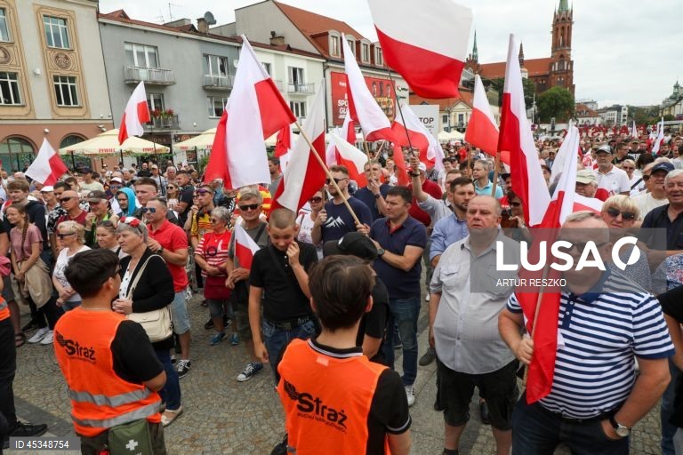 Polónia: Extrema-direita organiza protestos anti-imigração.