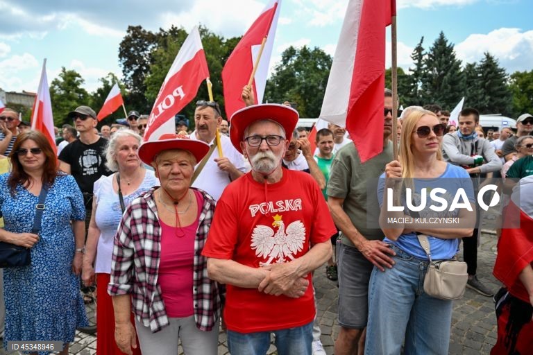 Polónia: Extrema-direita organiza protestos anti-imigração.