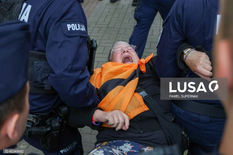 Polónia: Extrema-direita organiza protestos anti-imigração.